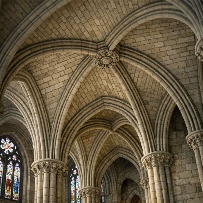 Voûte d’ogives : définition et rôle dans l’architecture gothique